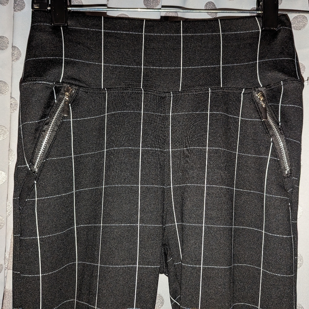 SWS ESSENTIALS Zipper Pocket Legging Small NWT - Picture 3 of 14